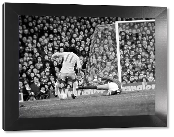 Football: Arsenal (1) vs. Leeds United (1). Division I. January 1977 77-00029-023