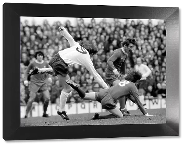 Football: Tottenham Hotspur F. C. vs. Liverpool F. C. March 1975 75-01598-034