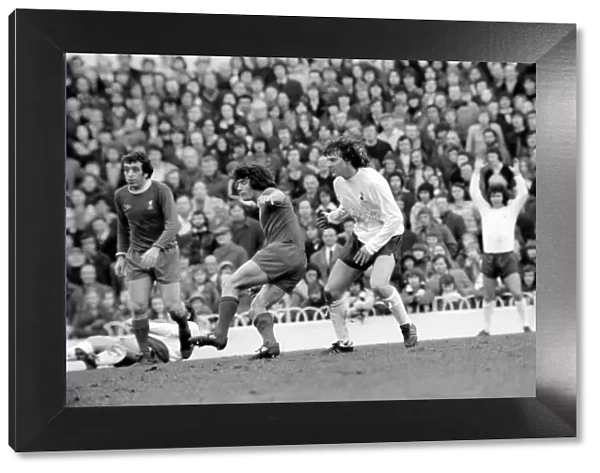 Football: Tottenham Hotspur F. C. vs. Liverpool F. C. March 1975 75-01598-078