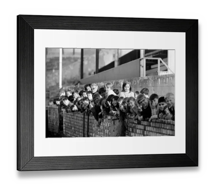 Framed Print : The children of Peel Park Junior School, Accrington, who went on holiday to Bournemouth Framed Print : The children of Peel Park Junior School, Accrington, who went on holiday to Bournemouth