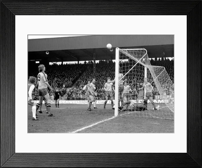 Framed Print : English FA Cup match at Vicarage Road. Watford 1 v Arsenal 2. March 1980 LF02-03-137 Framed Print : English FA Cup match at Vicarage Road. Watford 1 v Arsenal 2. March 1980 LF02-03-137