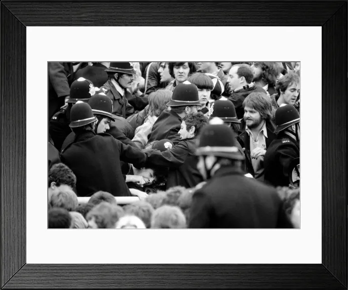 Framed Print : English FA Cup match at Vicarage Road. Watford 1 v Arsenal 2 Framed Print : English FA Cup match at Vicarage Road. Watford 1 v Arsenal 2