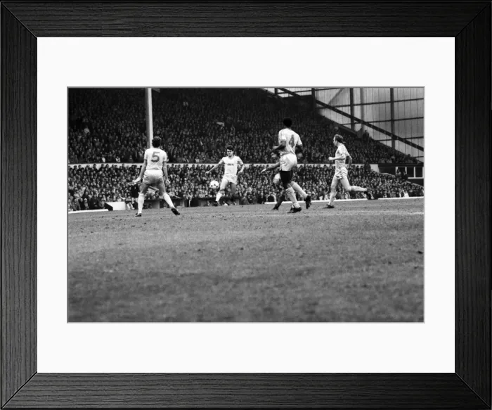 Framed Print : Manchester United v. Everton. March 1985 MF20-09-064 The final score was a one all