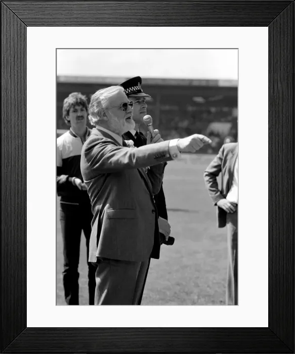 Framed Print : Grimsby 0 v. Chelsea 1. May 1984 MF15-12-018