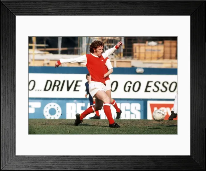 Framed Print : Alan Ball of Arsenal in action March 1972 Framed Print : Alan Ball of Arsenal in action March 1972