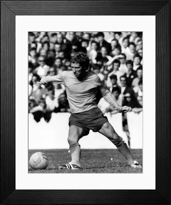 Framed Print : Alan Ball of Everton in action September 1970 Framed Print : Alan Ball of Everton in action September 1970