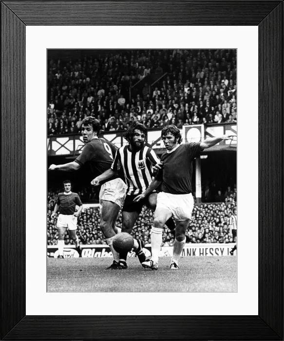 Framed Print : Alan Ball and Joe Royle of Everton sandwiched Trevor Huckey of Sheffield United in a