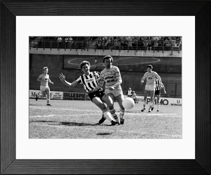 Framed Print : Grimsby 0 v. Chelsea 1. May 1984 MF15-12-012