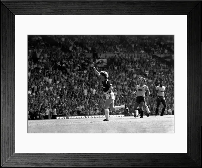 Framed Print : Manchester United 1 v. Watford 1. August 1984 MF17-18-037 Framed Print : Manchester United 1 v. Watford 1. August 1984 MF17-18-037