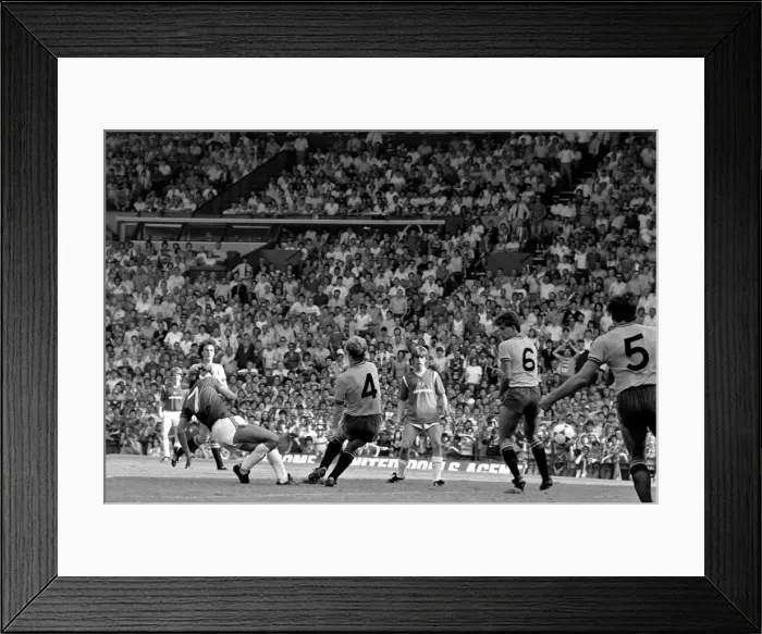 Framed Print : Manchester United 1 v. Watford 1. August 1984 MF17-18-028 Framed Print : Manchester United 1 v. Watford 1. August 1984 MF17-18-028
