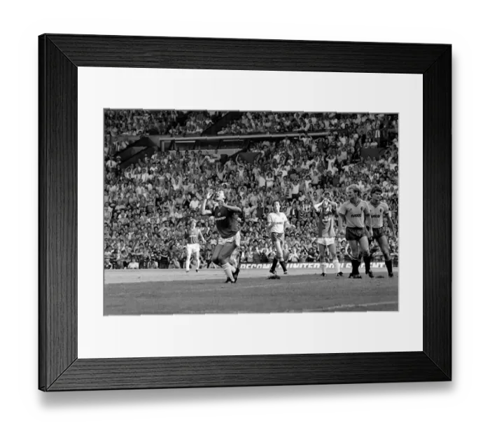 Framed Print : Manchester United 1 v. Watford 1. August 1984 MF17-18-026 Framed Print : Manchester United 1 v. Watford 1. August 1984 MF17-18-026