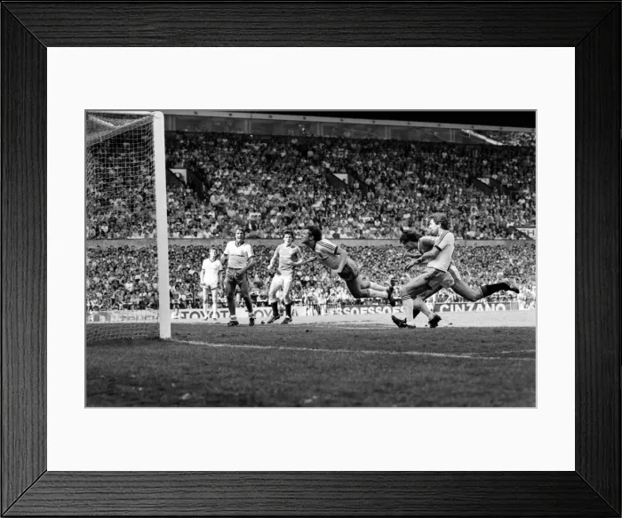 Framed Print : Manchester United 0 v. West Ham 0. April 1984 MF15-08-028