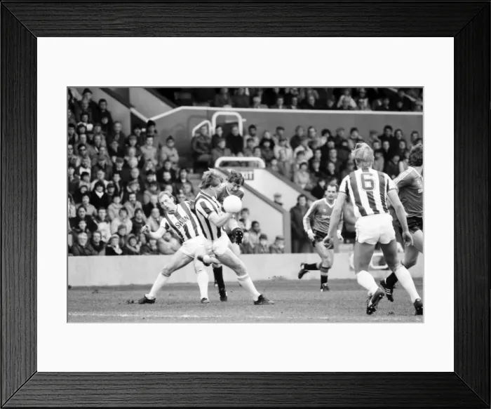 Framed Print : English League Division One match. West Bromwich Albion 2 v Manchester United 0 Framed Print : English League Division One match. West Bromwich Albion 2 v Manchester United 0