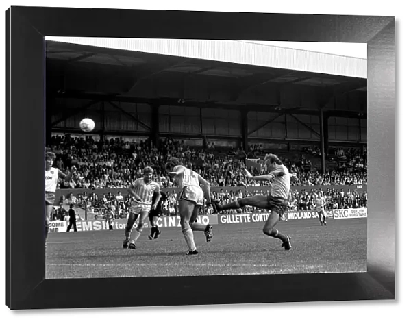 Stoke 2 v. Sheffield Wednesday 1 (Farrell). September 1984 MF17-16