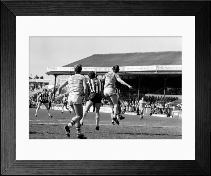 Framed Print : Grimsby 0 v. Chelsea 1. May 1984 MF15-12-011