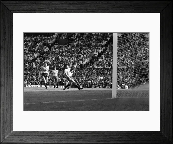 Framed Print : Manchester United 1 v. Watford 1. August 1984 MF17-18