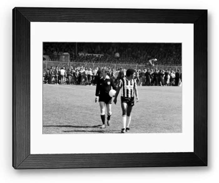 Framed Print : Grimsby 0 v. Chelsea 1. May 1984 MF15-12-014 Framed Print : Grimsby 0 v. Chelsea 1. May 1984 MF15-12-014