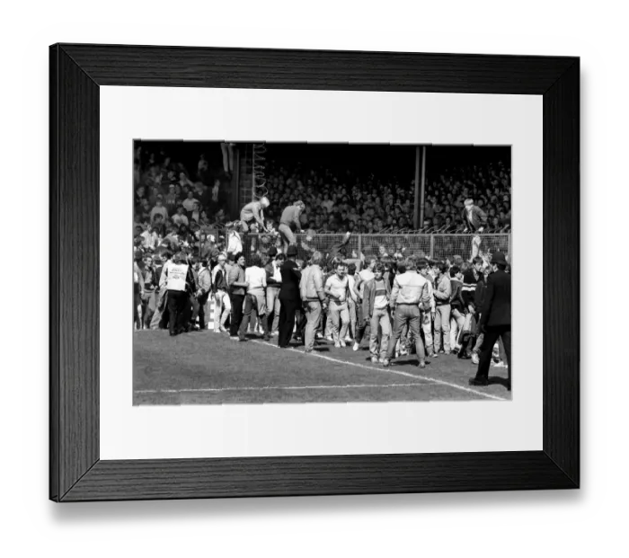 Framed Print : Grimsby 0 v. Chelsea 1. May 1984 MF15-12-024 Framed Print : Grimsby 0 v. Chelsea 1. May 1984 MF15-12-024