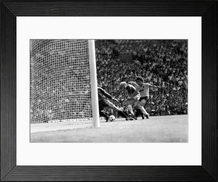 Framed Print : Manchester United 1 v. Watford 1. August 1984 MF17-18-038 Framed Print : Manchester United 1 v. Watford 1. August 1984 MF17-18-038