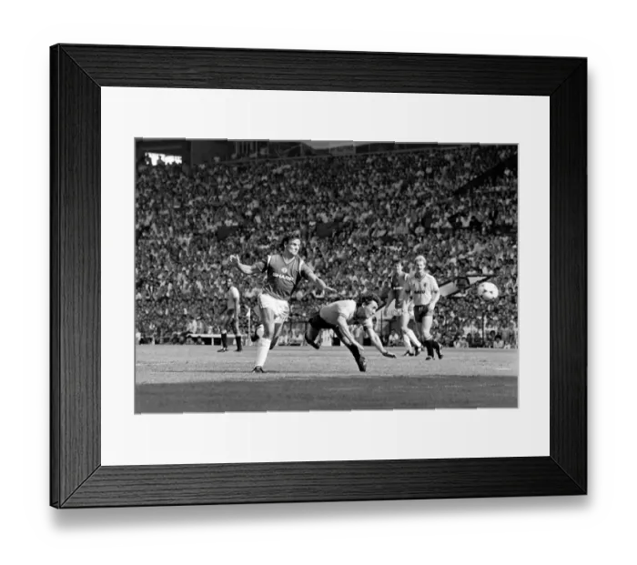 Framed Print : Manchester United 1 v. Watford 1. August 1984 MF17-18-033 Framed Print : Manchester United 1 v. Watford 1. August 1984 MF17-18-033