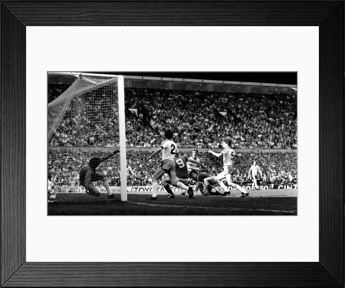Framed Print : Manchester United 0 v. West Ham 0. April 1984 MF15-08-050 Framed Print : Manchester United 0 v. West Ham 0. April 1984 MF15-08-050