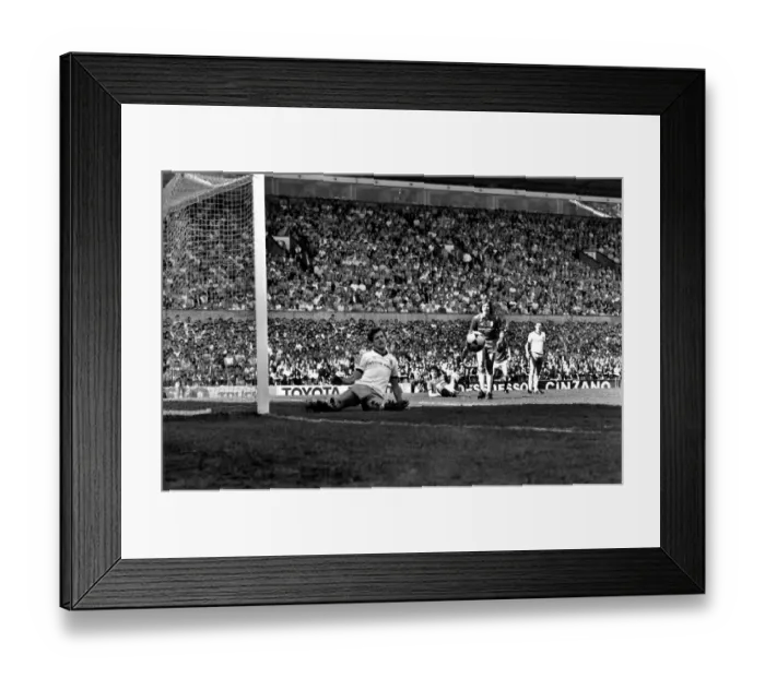 Framed Print : Manchester United 0 v. West Ham 0. April 1984 MF15-08-038