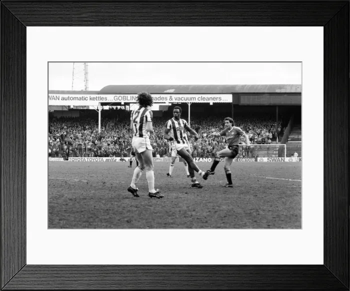 Framed Print : English League Division One match. West Bromwich Albion 2 v Manchester United 0 Framed Print : English League Division One match. West Bromwich Albion 2 v Manchester United 0