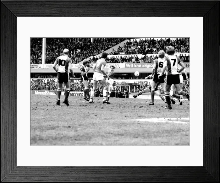 Framed Print : English League Division One match at Goodison Park. Everton 1 v Southampton 0 Framed Print : English League Division One match at Goodison Park. Everton 1 v Southampton 0