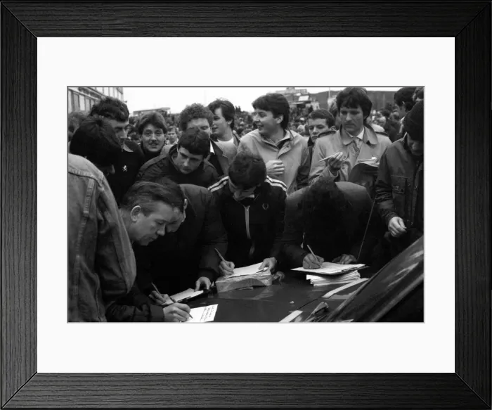Framed Print : English League Division One match at Old Trafford. Manchester United 4 v Arsenal 0