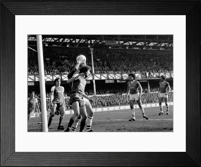Framed Print : Luton Town 0 v. Liverpool 0. February 1984 MF14-09-027 Framed Print : Luton Town 0 v. Liverpool 0. February 1984 MF14-09-027