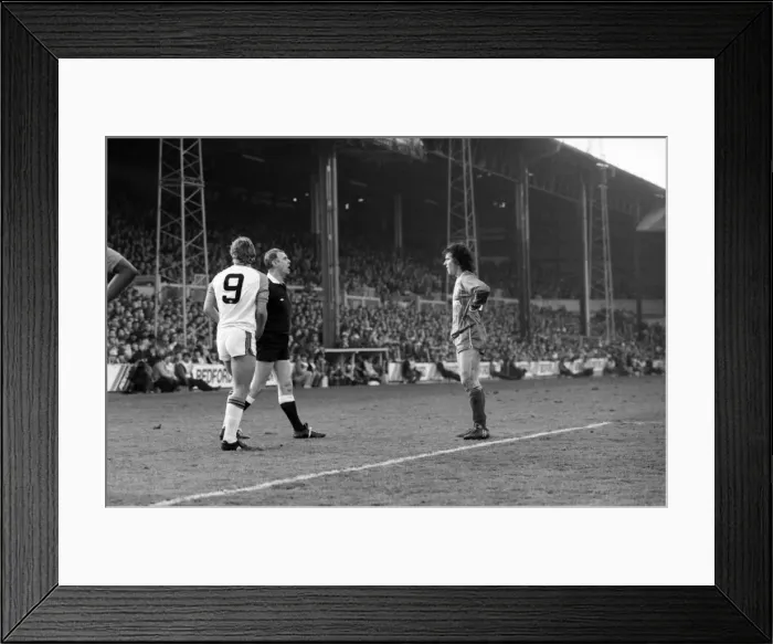 Framed Print : English League Division One match at Kenilworth Road. Luton Town 0 v Liverpool 0 Framed Print : English League Division One match at Kenilworth Road. Luton Town 0 v Liverpool 0