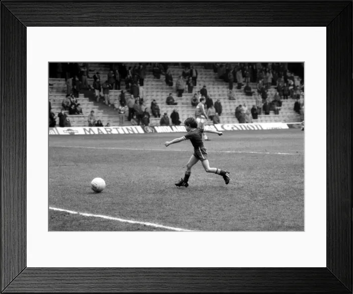 Framed Print : Liverpool 2 v. Queens Park Rangers 0. February 1984 MF14-13-015 Framed Print : Liverpool 2 v. Queens Park Rangers 0. February 1984 MF14-13-015
