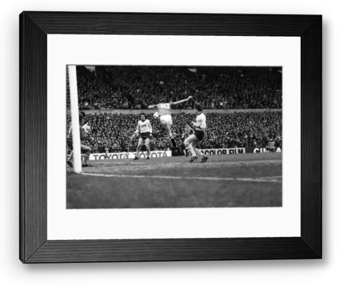 Framed Print : English League Division One match at Old Trafford. Manchester United 4 v Arsenal 0 Framed Print : English League Division One match at Old Trafford. Manchester United 4 v Arsenal 0