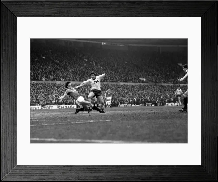 Framed Print : English League Division One match at Old Trafford. Manchester United 4 v Arsenal 0 Framed Print : English League Division One match at Old Trafford. Manchester United 4 v Arsenal 0