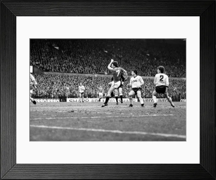 Framed Print : English League Division One match at Old Trafford. Manchester United 4 v Arsenal 0 Framed Print : English League Division One match at Old Trafford. Manchester United 4 v Arsenal 0