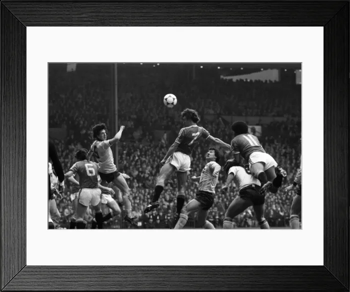 Framed Print : English League Division One match at Old Trafford. Manchester United 4 v Arsenal 0 Framed Print : English League Division One match at Old Trafford. Manchester United 4 v Arsenal 0