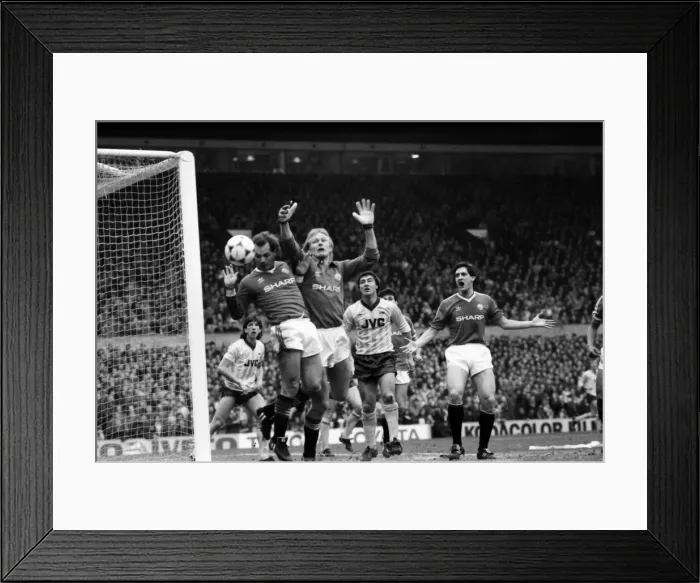 Framed Print : English League Division One match at Old Trafford. Manchester United 4 v Arsenal 0 Framed Print : English League Division One match at Old Trafford. Manchester United 4 v Arsenal 0