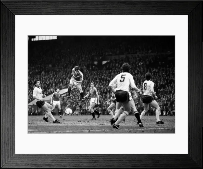 Framed Print : English League Division One match at Old Trafford. Manchester United 4 v Arsenal 0 Framed Print : English League Division One match at Old Trafford. Manchester United 4 v Arsenal 0