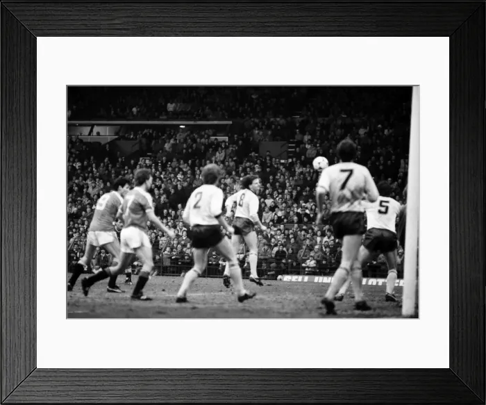 Framed Print : English League Division One match at Old Trafford. Manchester United 4 v Arsenal 0 Framed Print : English League Division One match at Old Trafford. Manchester United 4 v Arsenal 0