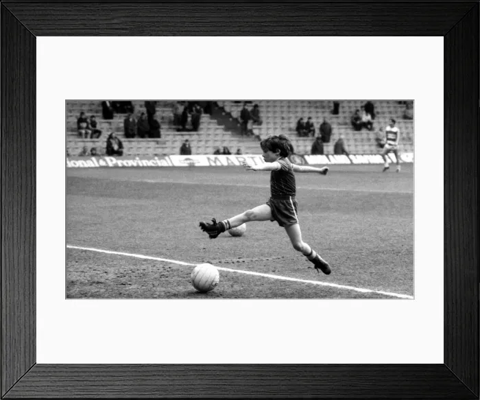 Framed Print : Liverpool 2 v. Queens Park Rangers 0. February 1984 MF14-13-010 Framed Print : Liverpool 2 v. Queens Park Rangers 0. February 1984 MF14-13-010