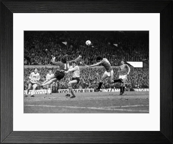 Framed Print : English League Division One match at Old Trafford. Manchester United 4 v Arsenal 0 Framed Print : English League Division One match at Old Trafford. Manchester United 4 v Arsenal 0