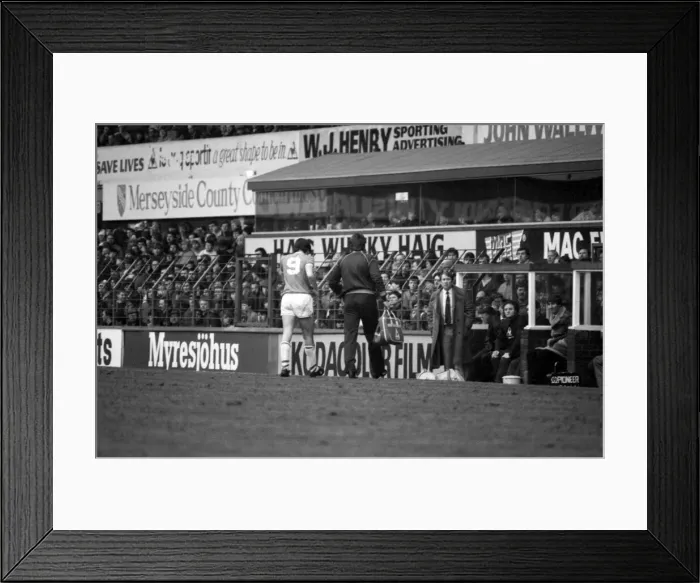 Framed Print : English League Division One match at Goodison Park. Everton 1 v Ipswich Town 0 Framed Print : English League Division One match at Goodison Park. Everton 1 v Ipswich Town 0