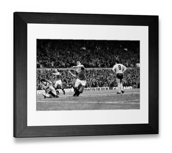 Framed Print : English League Division One match at Old Trafford. Manchester United 4 v Arsenal 0