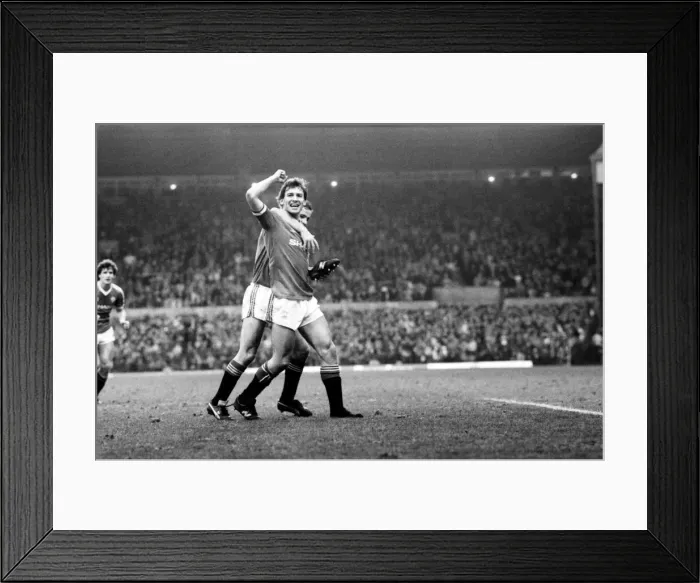 Framed Print : English League Division One match at Old Trafford. Manchester United 4 v Arsenal 0