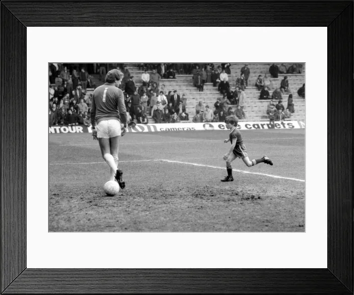 Framed Print : Liverpool 2 v. Queens Park Rangers 0. February 1984 MF14-13-025 Framed Print : Liverpool 2 v. Queens Park Rangers 0. February 1984 MF14-13-025