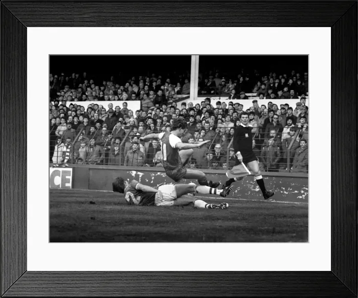 Framed Print : Luton Town 0 v. Liverpool 0. February 1984 MF14-09-051 Framed Print : Luton Town 0 v. Liverpool 0. February 1984 MF14-09-051