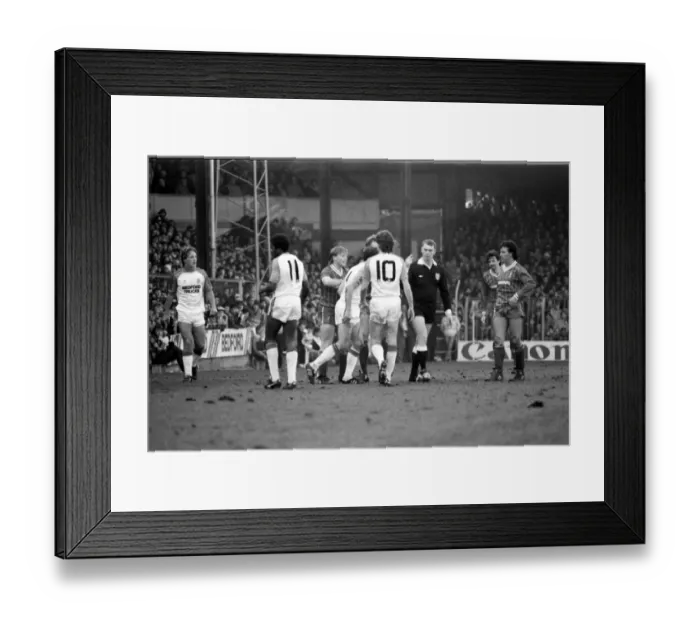 Framed Print : English League Division One match at Kenilworth Road. Luton Town 0 v Liverpool 0 Framed Print : English League Division One match at Kenilworth Road. Luton Town 0 v Liverpool 0