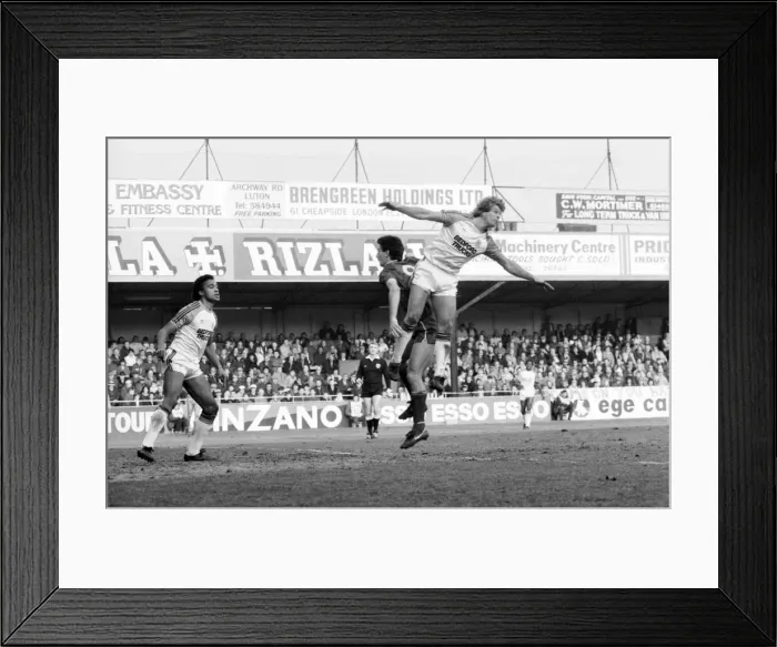 Framed Print : English League Division One match at Kenilworth Road. Luton Town 0 v Liverpool 0 Framed Print : English League Division One match at Kenilworth Road. Luton Town 0 v Liverpool 0