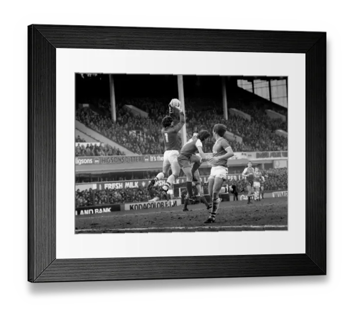 Framed Print : Luton Town 0 v. Liverpool 0. February 1984 MF14-09-052 Framed Print : Luton Town 0 v. Liverpool 0. February 1984 MF14-09-052