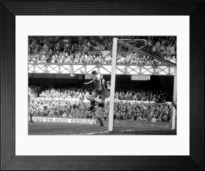 Framed Print : Luton Town 0 v. Liverpool 0. February 1984 MF14-09-039